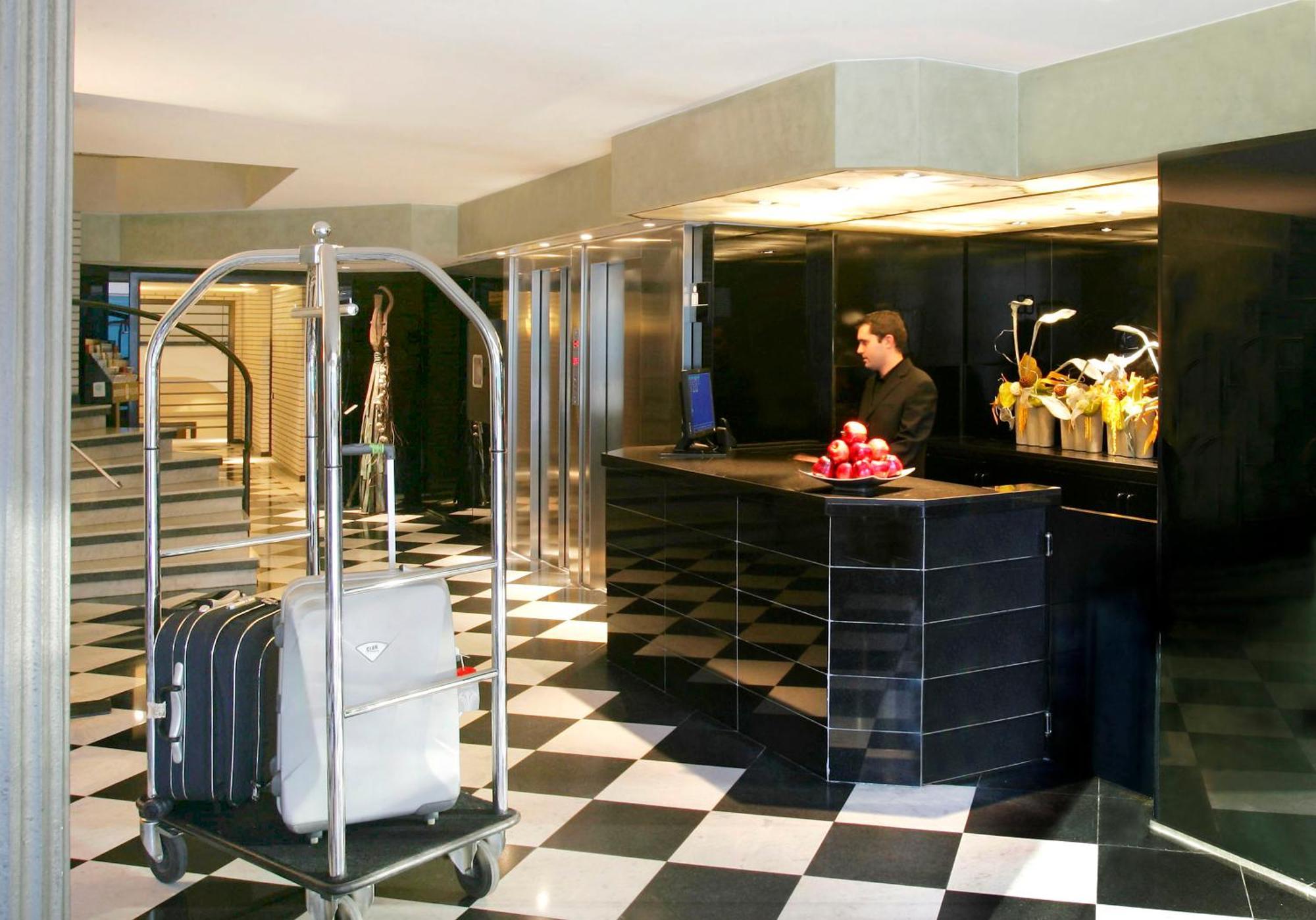 Hotell Gran Derby Suites, A Small Luxury Of The World 4*